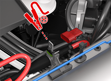 低压电源正极电缆连接到正极跨接接线柱。